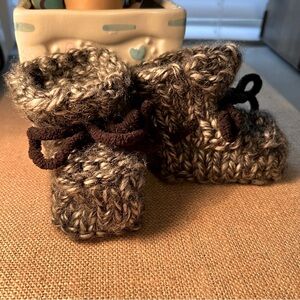 NEW NBW BABY BOOTIES grey black tie soft 0-3months baby gift handmade special 💝